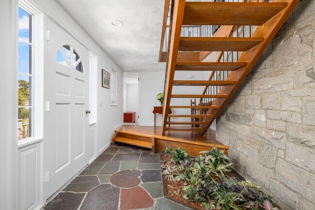 Building Photo - 54 Westcote Close