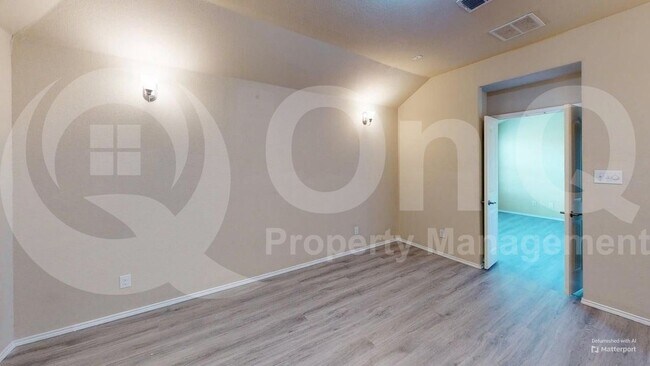 Building Photo - 400 Plum Ct