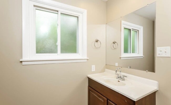 Building Photo - 1464 Deerfield Rd