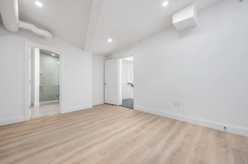 Building Photo - 536 Broadway St