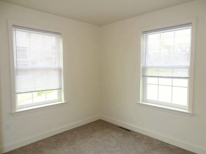 Building Photo - 256 Wildflower Dr