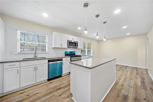 Building Photo - 1467 Thompson Pl