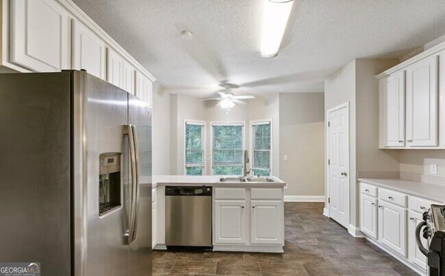 Building Photo - 61 Mulberry Pl