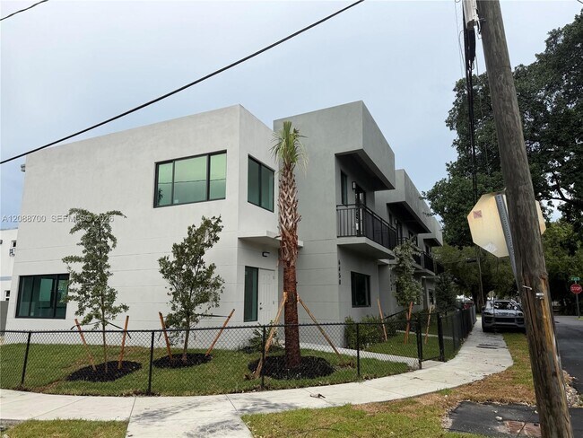 Building Photo - 6480 NE 1st Ave