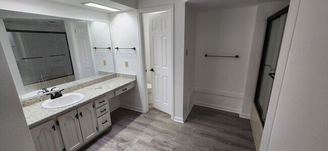 Building Photo - ALL PROSPECTIVE TENANTS MUST SUBMIT A $58 NON-REFUNDABLE APPLICATION FEE PER APPLICANT ONLINE AND...