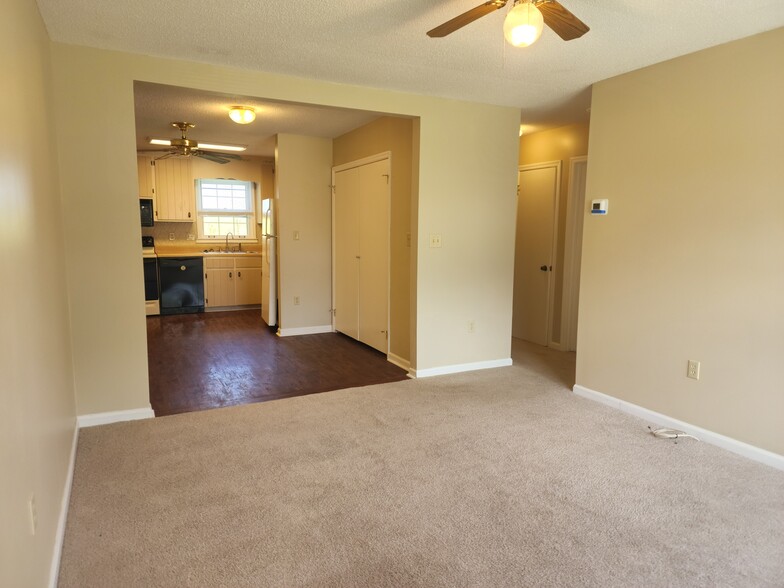 Building Photo - 6067 W Donnagail Dr