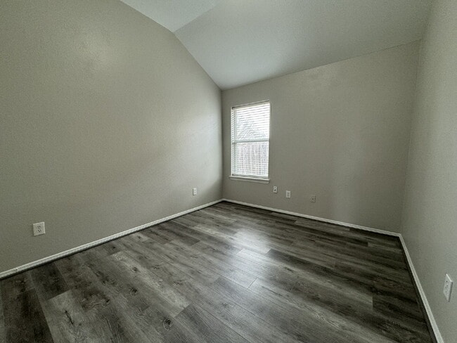 Building Photo - Enjoy living in this single story 3 bedroom+office that has a closet so it could be a 4th bedroom...