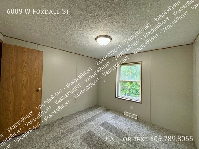 Building Photo - 6009 W Foxdale St