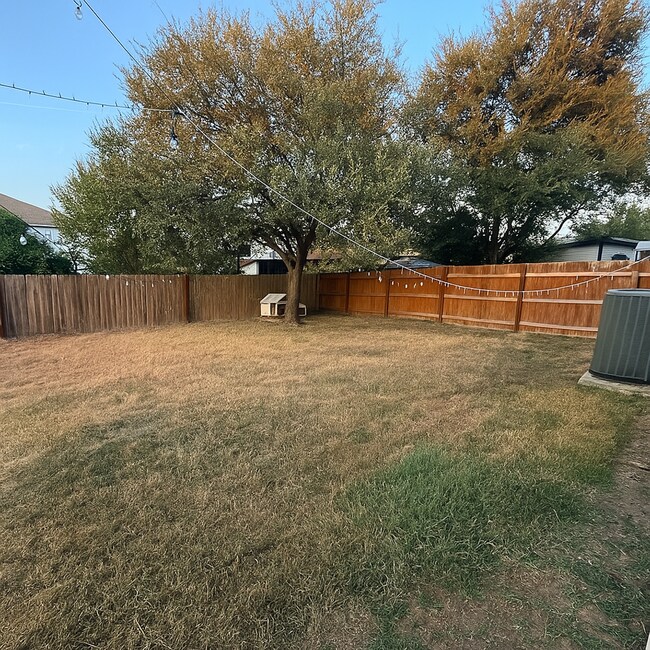 Building Photo - 4 Bedroom 2 1/2 Bath Plus Office Near 151 & Ingram