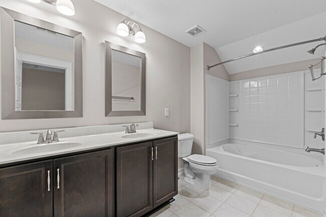 Building Photo - Gorgeous Townhome in N. Raleigh, Top Amenities & Finishes, Community Pool, Pet Friendly!