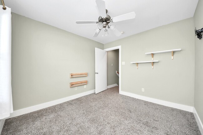 Building Photo - 8715 Meadowcroft Dr