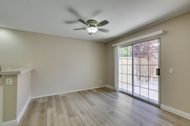 Building Photo - Stylish 2-Bedroom Townhome in Green Valley with Modern Upgrades & Prime Location!