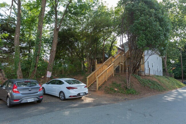 Building Photo - 201 Holly Dr