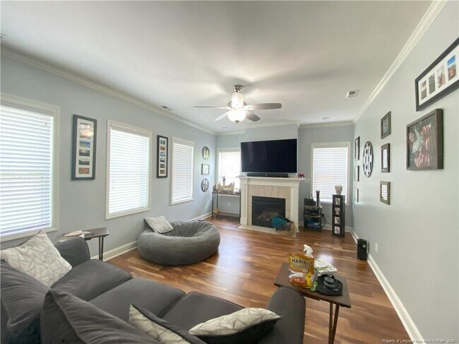 Building Photo - 351 Maplewood Dr