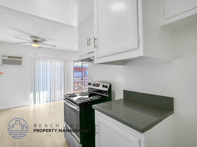 Building Photo - 1026 Larch St.