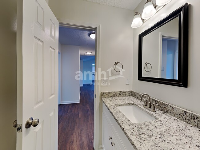 Building Photo - 860 Amelia Grove Ln SE