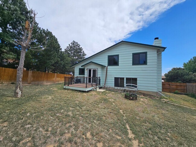 Building Photo - 4 Bed 3 Bath Home in 80911!