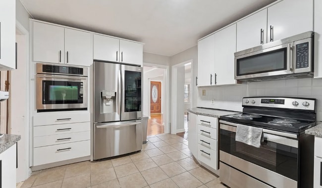 Building Photo - 388 Tall Oaks Dr NE