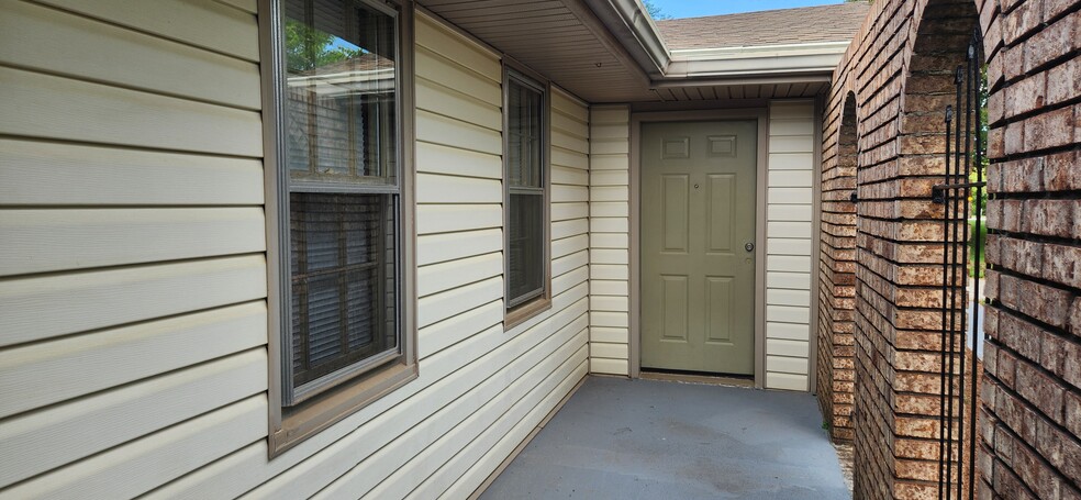 Front porch - great sitting area for morning coffee. - 5787 Lorraine Dr