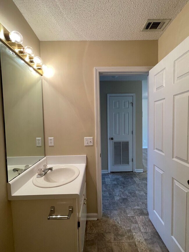 Building Photo - Foxhill Commons