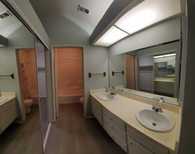 Building Photo - West Lancaster4 bedroom + bonus room