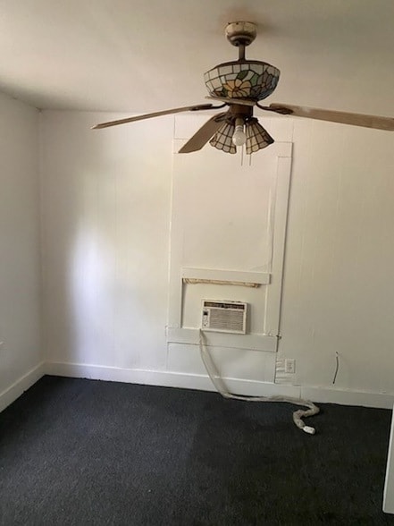 Building Photo - 256 E 75th St