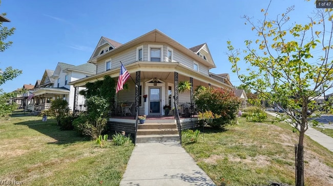 Building Photo - 702 Clark St