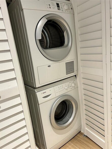 Building Photo - 1421 S Ocean Blvd