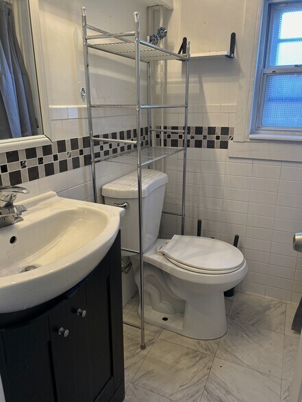 Building Photo - 215 Grant Ave