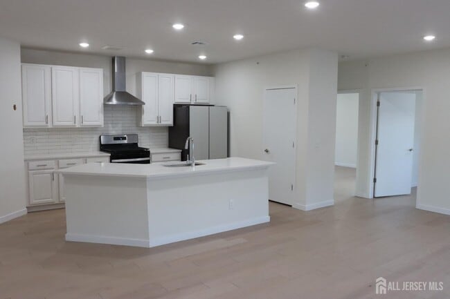 Building Photo - 243 Lohan Dr