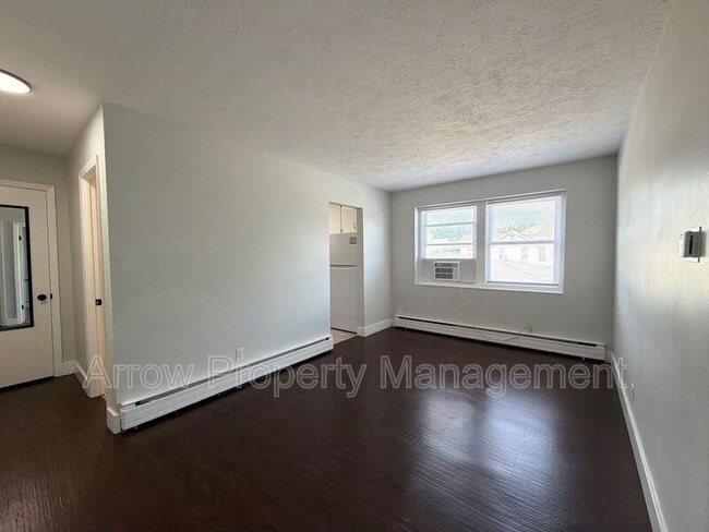 Building Photo - 1037 G St