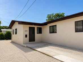 Building Photo - 224 Hispanola Rd