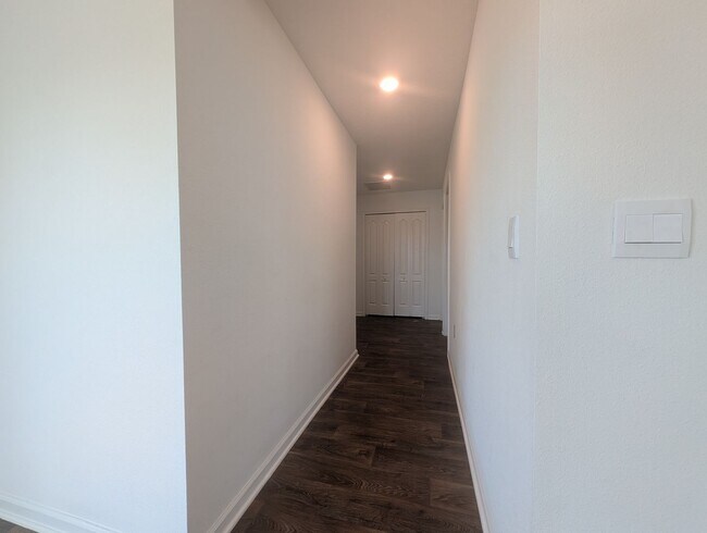 Building Photo - ENTRADA SUBDIVISION - THIS 4/2/3 HOME WITH OVER 2,140 sqft AND FENCED REAR YARD IS NOW AVAILABLE!!