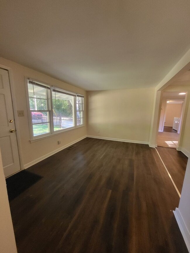 Building Photo - Charming Cottage on the Eastside Available Now