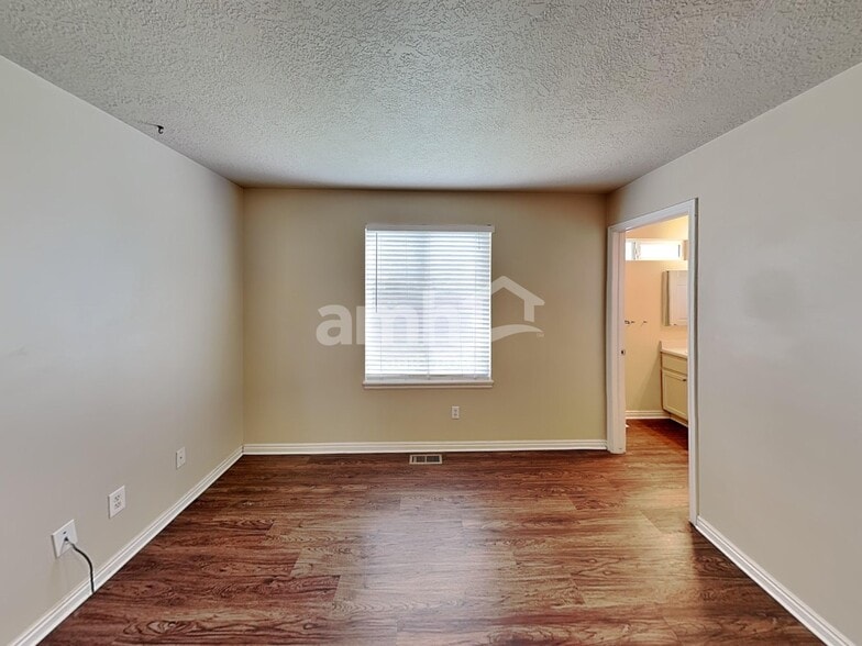Building Photo - 6655 W Millen Cir
