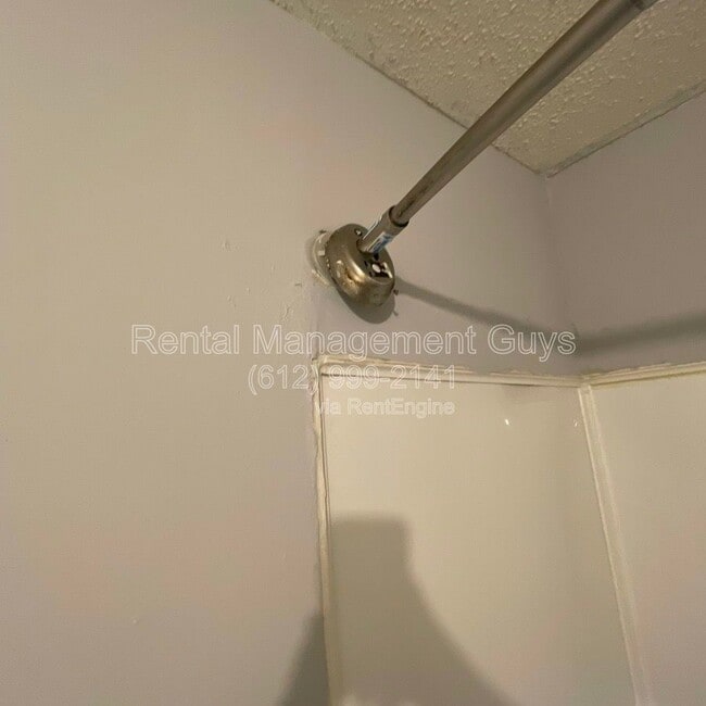 Building Photo - 2931 N Bryant Ave