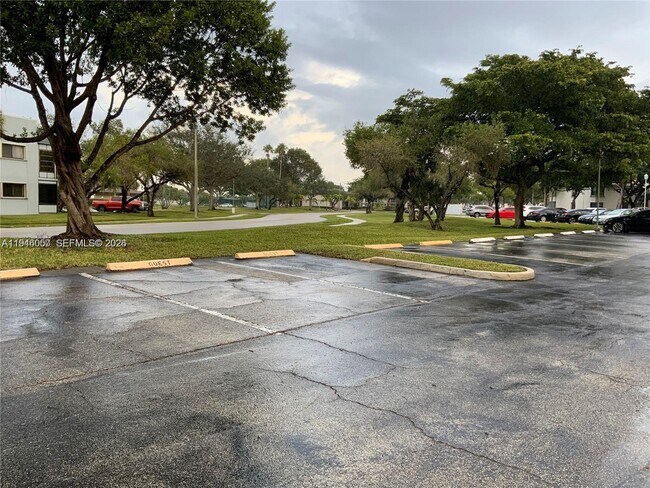 Building Photo - 9920 NW 68th Pl