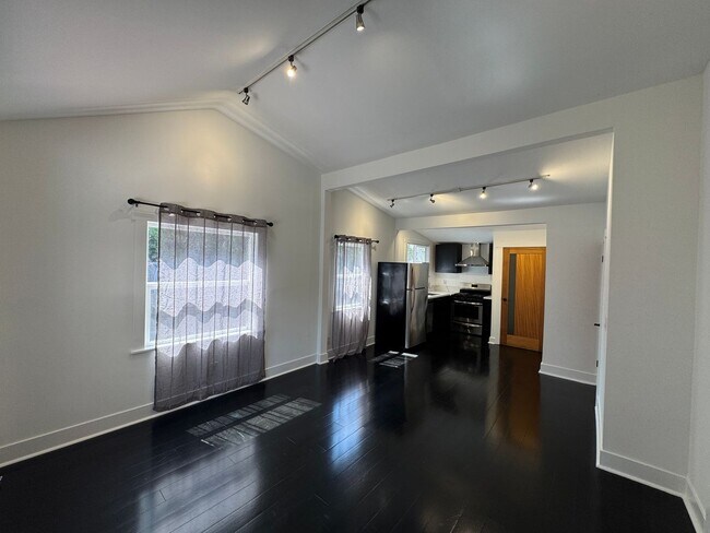 Building Photo - Cincinnati Duplex