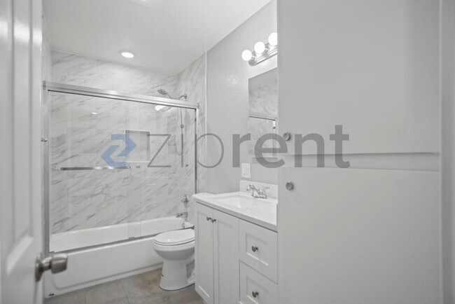 Building Photo - 26910 Manon Ave