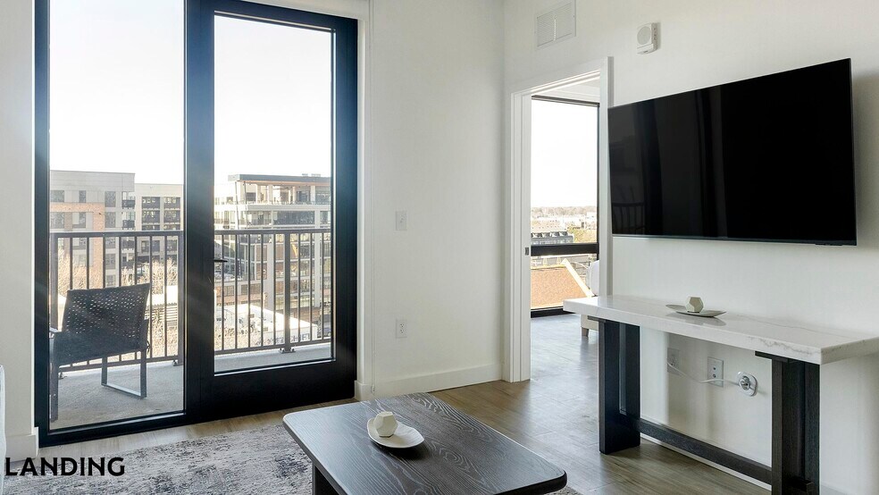 Building Photo - 1007 S Mint St