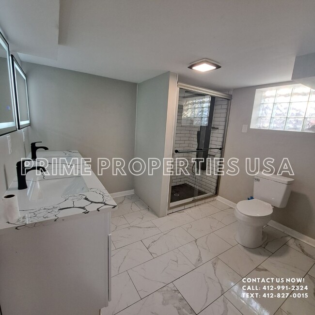 Building Photo - 223 Columbia Dr