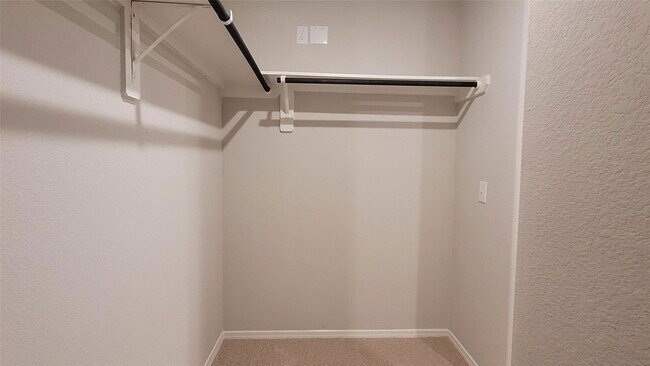 Building Photo - 526 Dalloway St