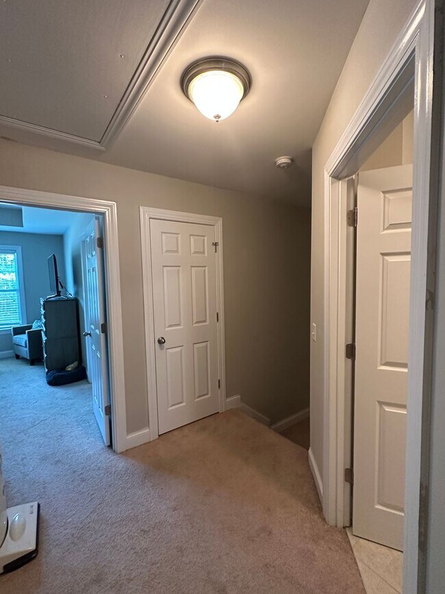 Building Photo - Updated Three Bedroom Townhome in West Ashley