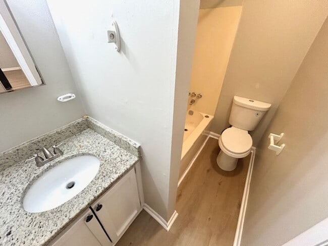 Building Photo - 124 Cottonwood Dr