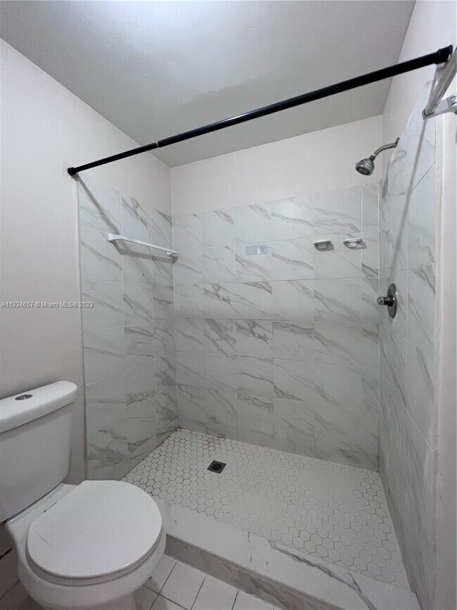 Building Photo - 6952 SW 39th St