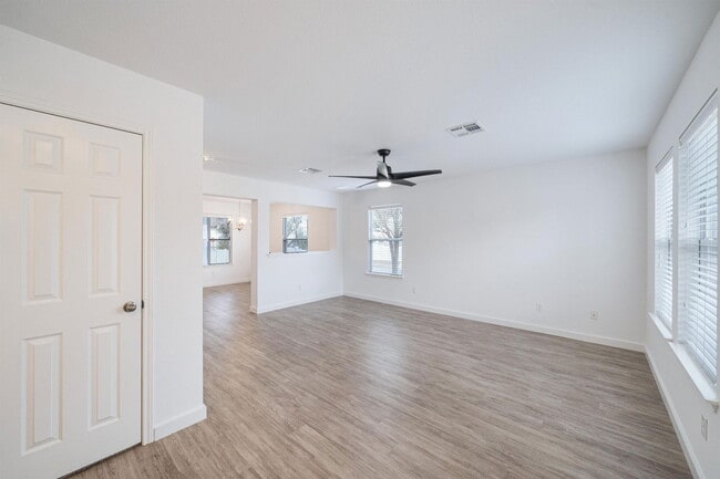 Building Photo - 1600 Big Thicket Dr