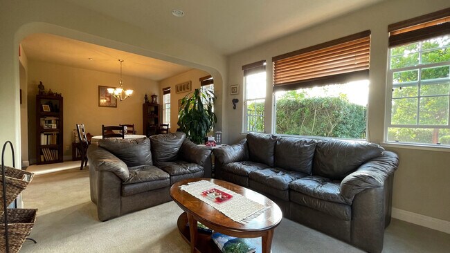 Formal Living Room - 297 Drummond Dr