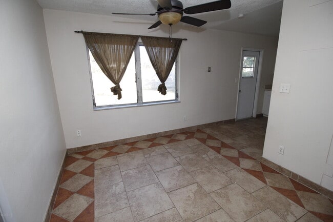 Building Photo - 141 Sea Gull Dr