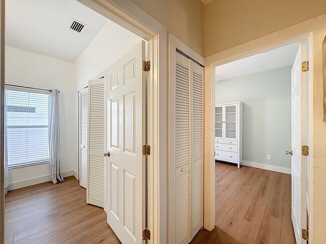 Building Photo - 1143 Canoe Point