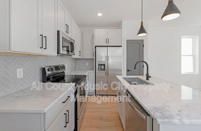 Building Photo - 204B Alta Loma Rd